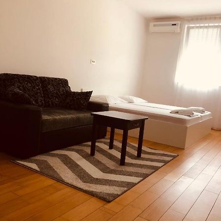Apartman S&M Apartment โมสตาร์ ภายนอก รูปภาพ